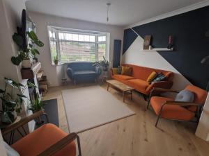 Posezení v ubytování Spacious Unique Brighton Home FREE Parking