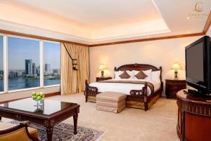 Postel nebo postele na pokoji v ubytování Corniche Hotel Sharjah