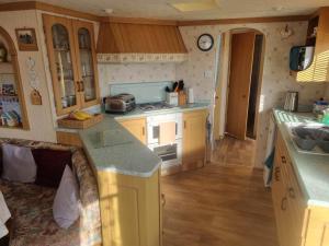Gallery image of Tm8 6 BERTH 2 BEDROOM CARAVAN P in Chapel Saint Leonards