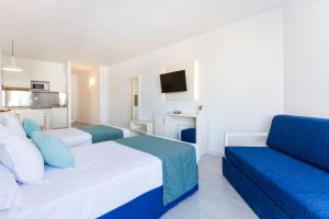 Posteľ alebo postele v izbe v ubytovaní Plazamar Serenity Resort