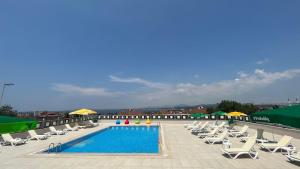 The swimming pool at or close to DOUBLE ROYAL HOTEL