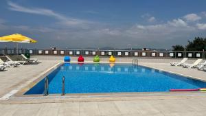 The swimming pool at or close to DOUBLE ROYAL HOTEL