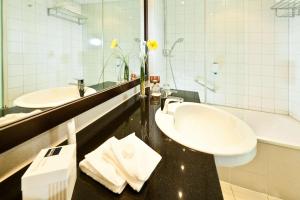 Ein Badezimmer in der Unterkunft Dorint An der Messe Köln