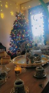 a christmas tree sitting on top of a wooden table at Gemütliches Zimmer in ruhiger Umgebung in Lyss