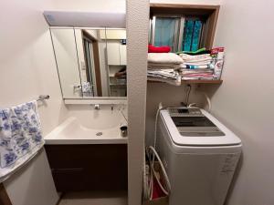 Ein Badezimmer in der Unterkunft moksa House ヒリゾ浜まで車で10分