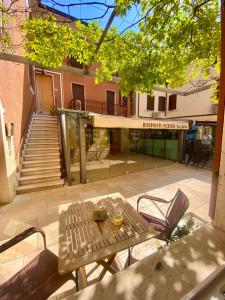 a patio with a table and chairs and a staircase at Appartamento Alice Smart in Bardolino