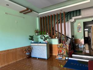 a lobby of a building with a blue wall at SPOT ON 1186 Nha Nghi Huong Mai in Da Nang