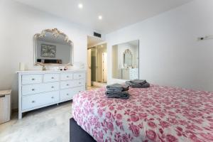 Łóżko lub łóżka w pokoju w obiekcie Golden Beach Elviria