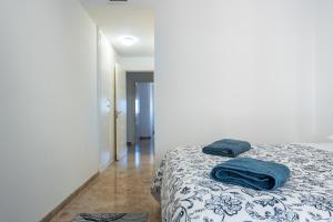 Posteľ alebo postele v izbe v ubytovaní Apartamento Cala de mijas