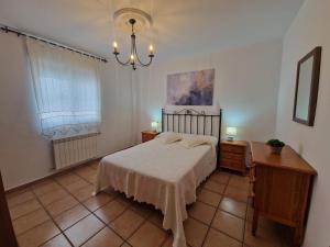En eller flere senge i et værelse på Apartamento SAN ANTON Cazorla