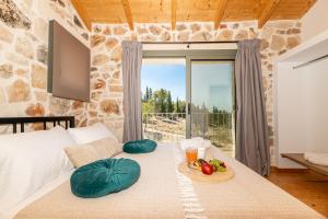 TV a/nebo společenská místnost v ubytování Misovounous Natural Park Villa by "elite"