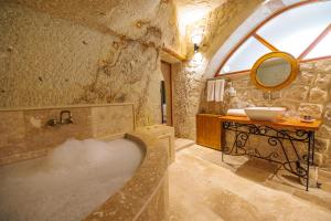 Koupelna v ubytování Canyon Cave Hotel