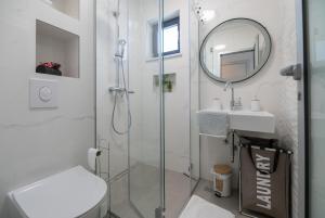 Et badeværelse på Apartmani Tona + 86 billeder