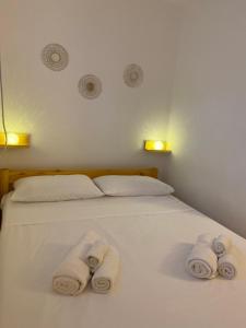 A bed or beds in a room at Sunshine House