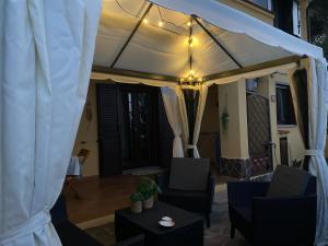 A seating area at Sunshine House