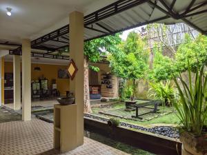 Kebun di luar Pojok Pas +15 foto