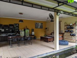a living room with a table and chairs at Pojok Pas in Yogyakarta