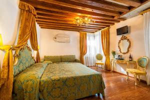 Postel nebo postele na pokoji v ubytování Hotel Al Vagon