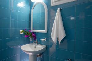 Koupelna v ubytování Menes Hotel