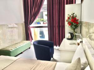 Postel nebo postele na pokoji v ubytování SaiGon CoZy Hotel "241 Pham Ngu Lao Street''