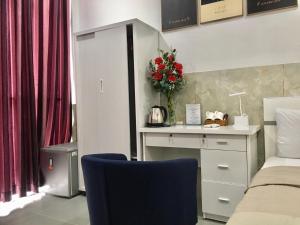 Kuchyň nebo kuchyňský kout v ubytování SaiGon CoZy Hotel "241 Pham Ngu Lao Street''