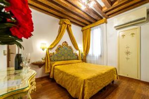 Postel nebo postele na pokoji v ubytování Hotel Al Vagon