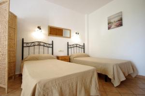 two beds in a room with white walls at Cancho de Soto 2 in Tarifa