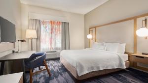Postel nebo postele na pokoji v ubytování Fairfield Inn & Suites by Marriott Reno Sparks