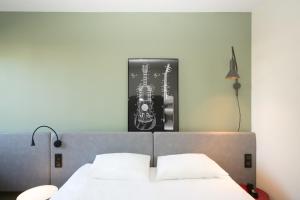 Postel nebo postele na pokoji v ubytování ibis Reims Tinqueux