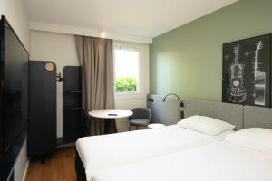 Postel nebo postele na pokoji v ubytování ibis Reims Tinqueux