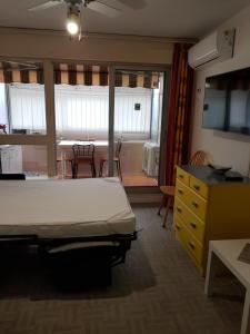 Μια τηλεόραση ή/και κέντρο ψυχαγωγίας στο YUCCA