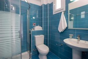 Koupelna v ubytování Menes Hotel