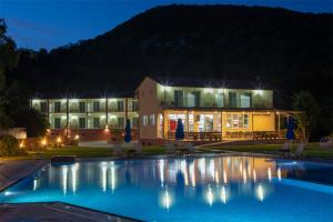 Bazén v ubytování Menes Hotel nebo v jeho okolí