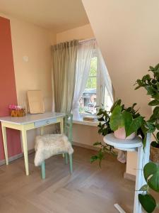 a desk and chair in a room with a window at Villa Meidi in Võsu