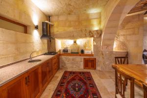Kuchyň nebo kuchyňský kout v ubytování Canyon Cave Hotel