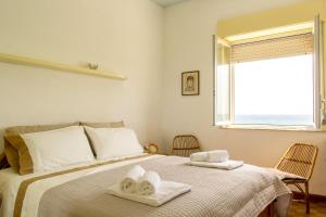 a bedroom with a bed with towels on it at Sea paradise - il mare sotto la finestra in Riposto