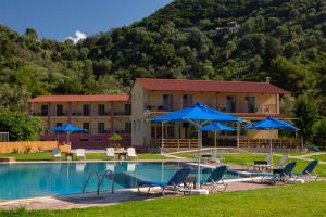Bazén v ubytování Menes Hotel nebo v jeho okolí