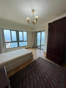 a large bedroom with a bed and a large window at شقه فاخره - ابراج سان ستيفانو- جراند بلاز in Alexandria