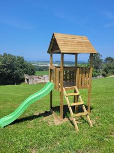 Foto dalla galleria di Apartamentos Casona del Campo a Navia