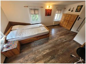 Кровать или кровати в номере Apartament Kocie Sny - pod zamkiem Chojnik