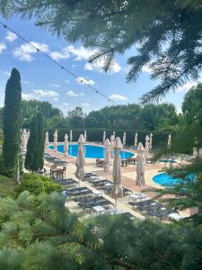 The swimming pool at or close to Complex Turistic Elisa