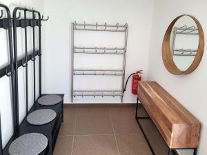 Palanda nebo palandy na pokoji v ubytování Apartmány U stezek