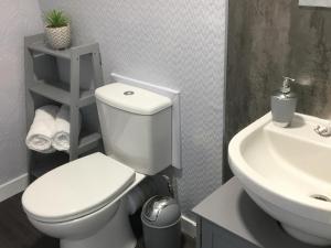 Highland Bridge Hotel的一间浴室