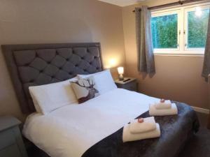Highland Bridge Hotel客房内的一张或多张床位