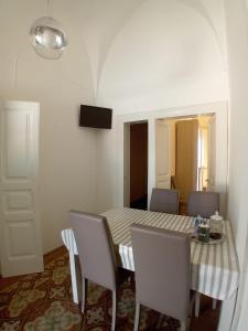 A television and/or entertainment centre at Casa Paola