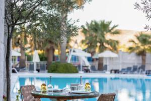 Bazén v ubytování Design Plus Seya Beach Hotel nebo v jeho okolí