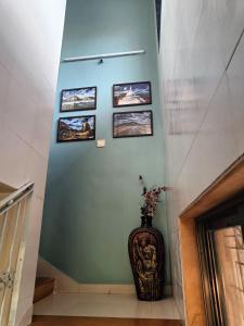 Gallery image of Ladakh House- 3 BHK Ladakh themed Villa near Matheran in Neral