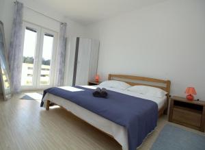 Postel nebo postele na pokoji v ubytování Apartmani Loli