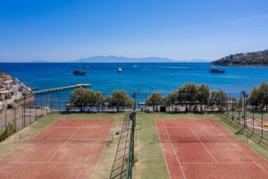 a tennis court with the ocean in the background at Selectum Collection Bodrum in Akyarlar
