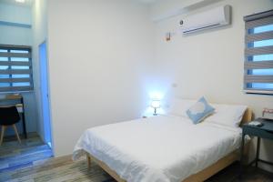 Letto o letti in una camera di 澎湖卡米諾民宿ll住宿接駁ll貓店長